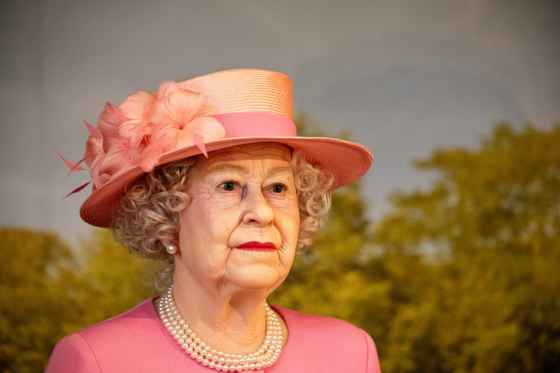 Em comemorao ao jubileu da rainha Elizabeth joias so expostas no Palcio de Buckingham
