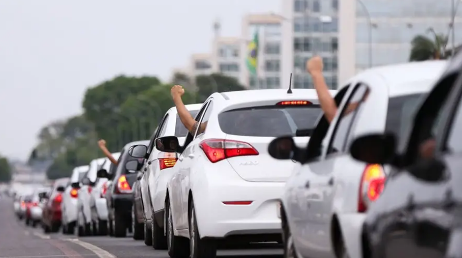 Motoristas de aplicativos prometem parar no próximo dia 15