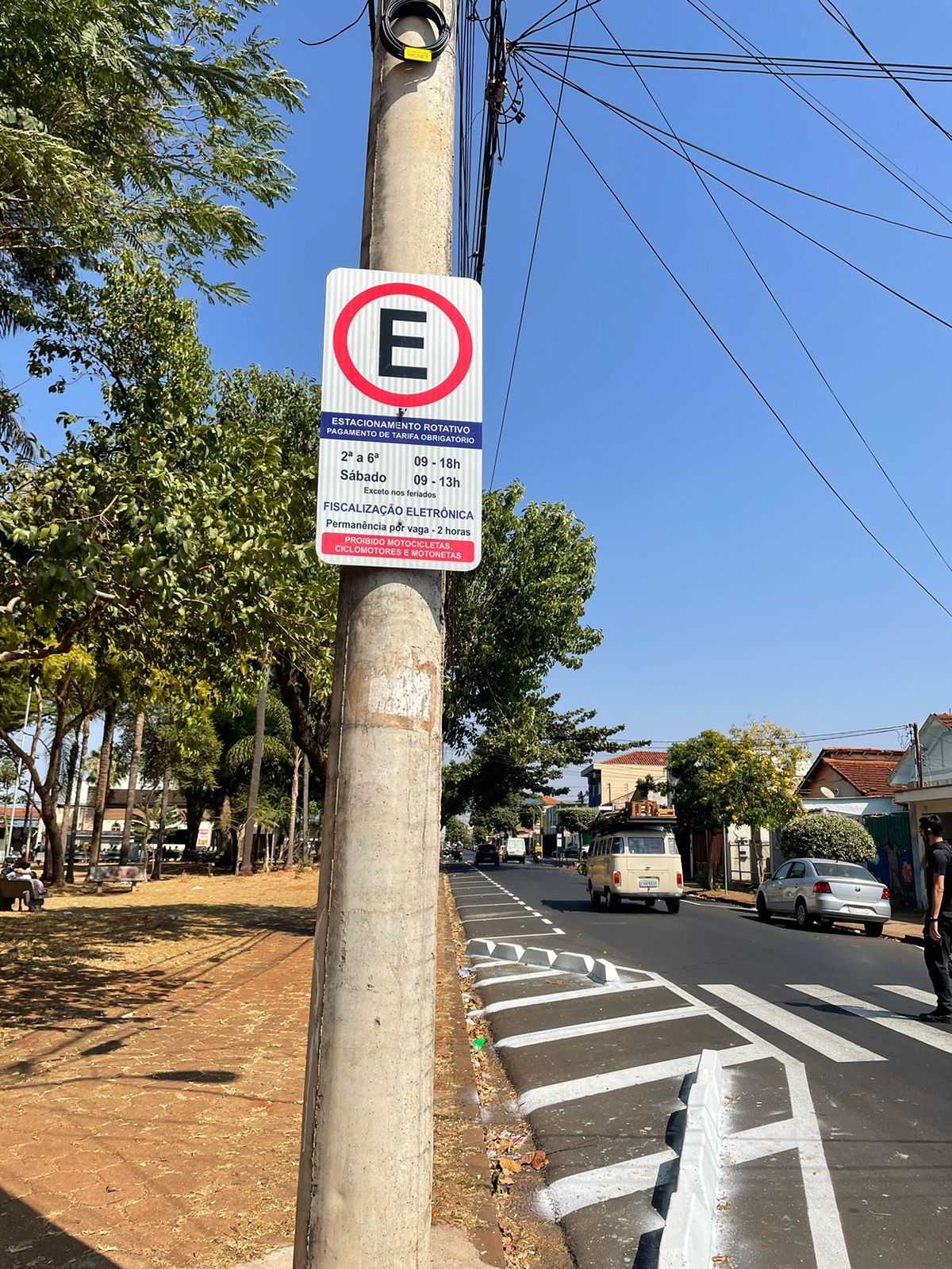 PREFEITURA ACOLHE ESTUDO DA ACIRP E CRIA 70 VAGAS DE REA AZUL NA PRAA PEDRO BIAGI