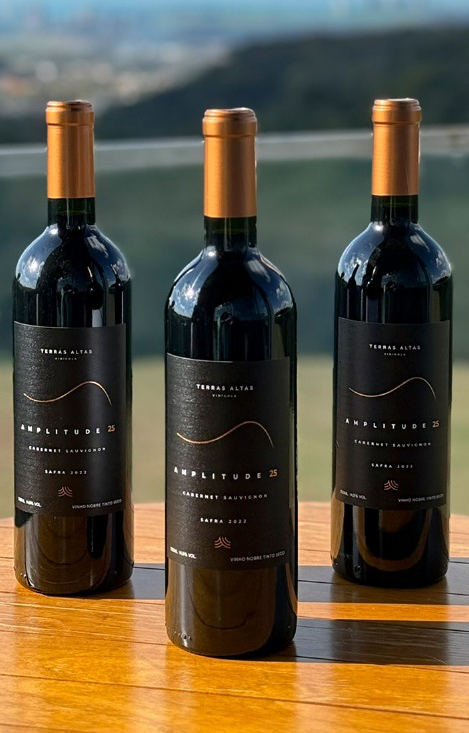 VINHO QUE NASCE PREMIADO: AMPLITUDE 25