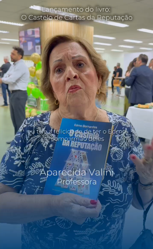MINHA PROFESSORA APARECIDA VALINI NO LANAMENTO DO MEU LIVRO