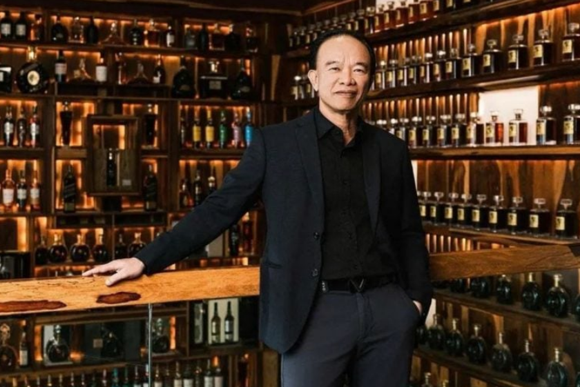 CONHEA O HOMEM COM A COLEO DE USQUE MAIS VALIOSA DO MUNDO