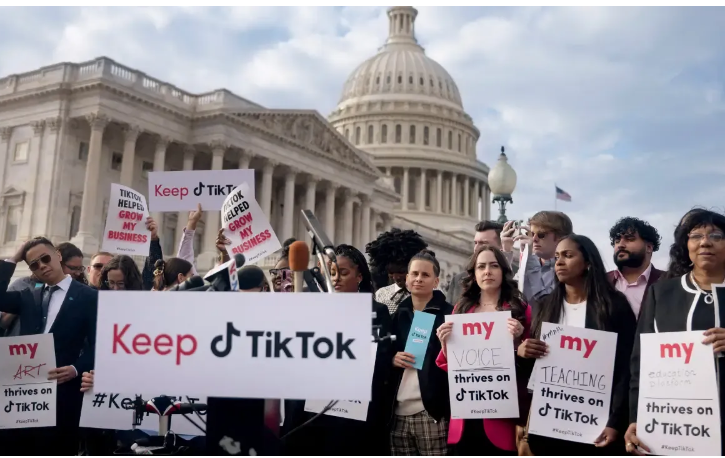 TRUMP FECHA ACORDO PARA MANTER TIKTOK OPERANDO NOS EUA