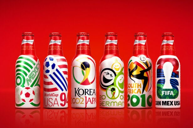 BUDWEISER RELEMBRA MUNIDIAIS COM GARRAFAS COLECION�VEIS