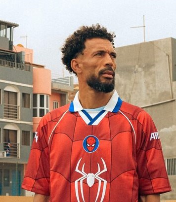 O que � esta aranha na camisa que o Vozinha, goleiro de Cabo Verde na copa?